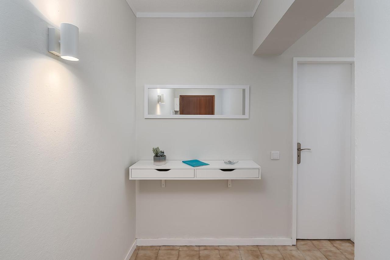 Sunny Flat W/ Balcony & Pool By Lovelystay Portimao Exterior photo