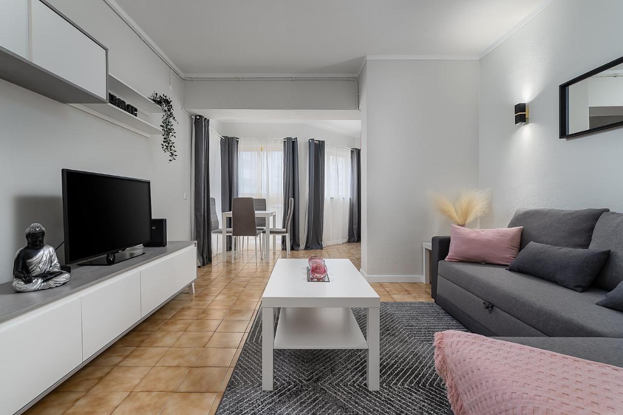 Sunny Flat W/ Balcony & Pool By Lovelystay Portimao Exterior photo